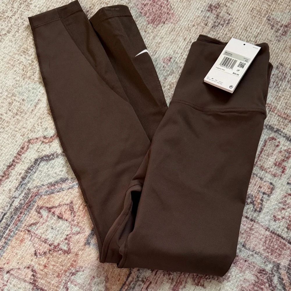 Women’s Nike leggings - Picture 2 of 3